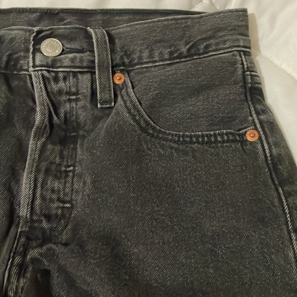 Levi’s shorts with cut hem - Picture 4 of 8